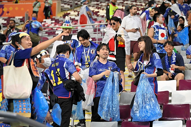 Women Urge Fans to Follow Japanese Supporters' World Cup Cleanup Example