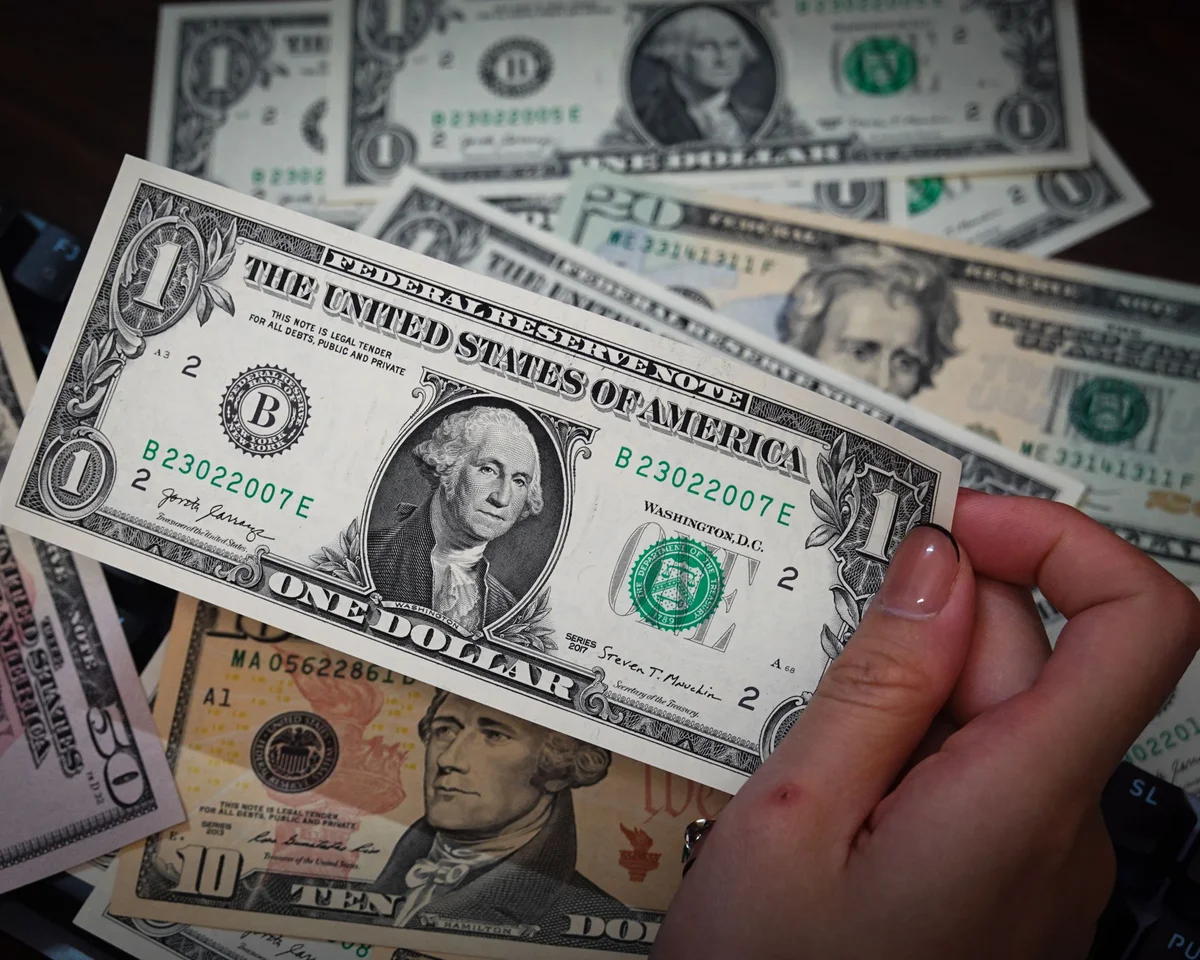 Dollar Holds Firm as US-Iran Talks Progress, Pound Slips