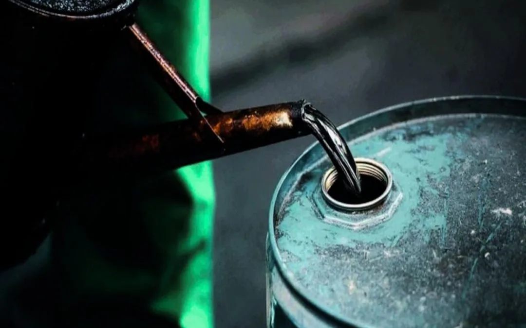 Offshore oil production platform as global crude prices remain above $85 amid Middle East tensions.