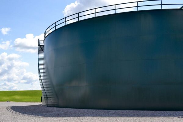 Cargo ships and fertiliser storage facilities representing the global food supply risks caused by disruptions from the Iran conflict.